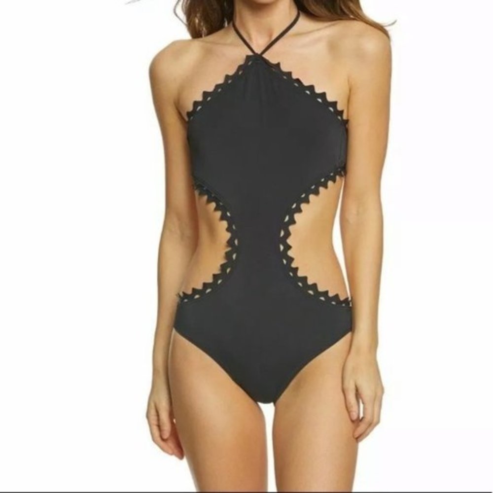NWT Adorable SCALLOPED MONOKINI One-Piece Swimsuit by Vince Camuto